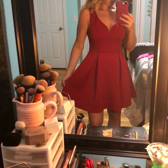 Red 👗 - Picture 2 of 4